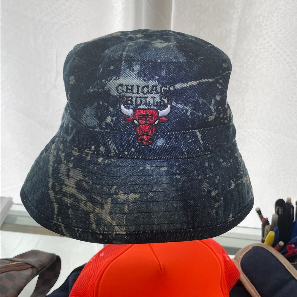Mitchell & Ness Black and Cream Chicago Bulls Bucket Hat